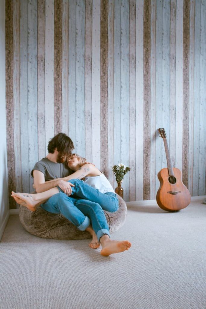 31 Signs a Friend with Benefits is Falling in Love with You & Catching  Feelings