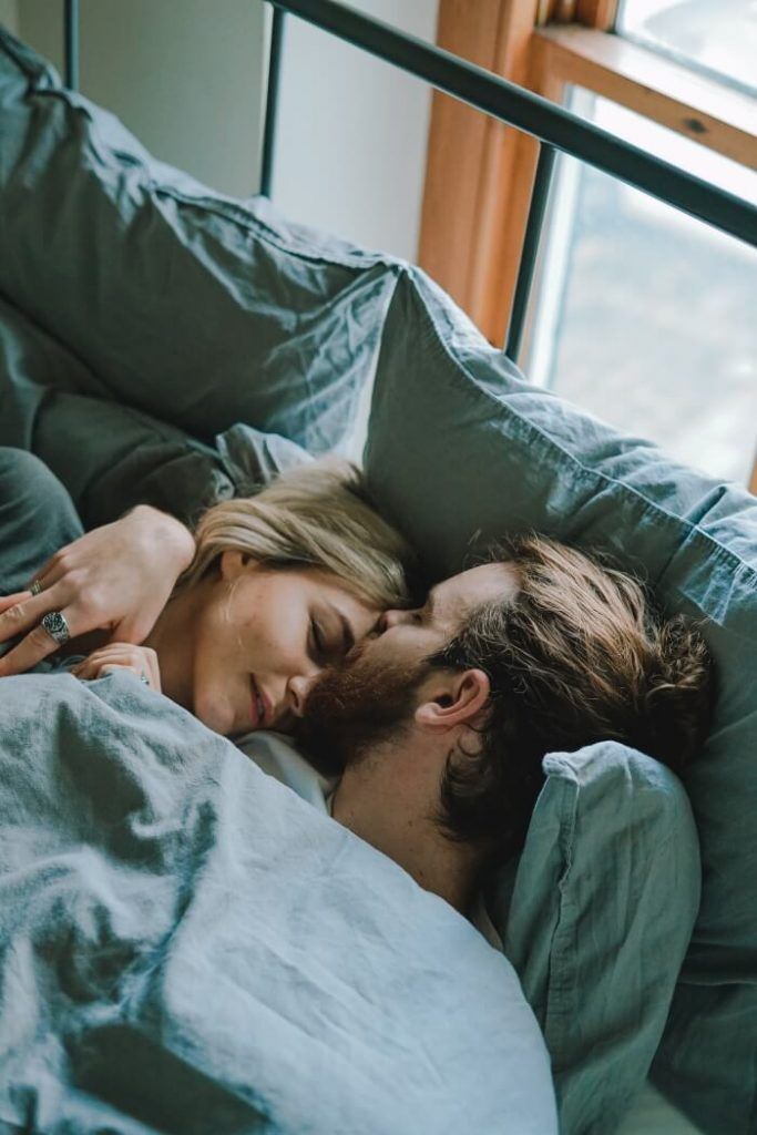 31 Signs a Friend with Benefits is Falling in Love with You & Catching  Feelings